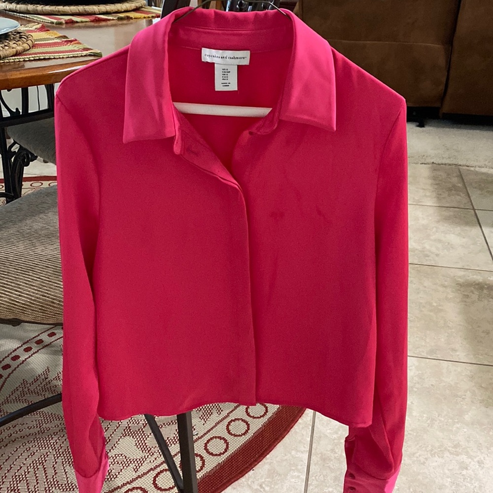 Cupcakes & Cashmere Ladies Pretty In Pink Button Up Blouse - Size Small